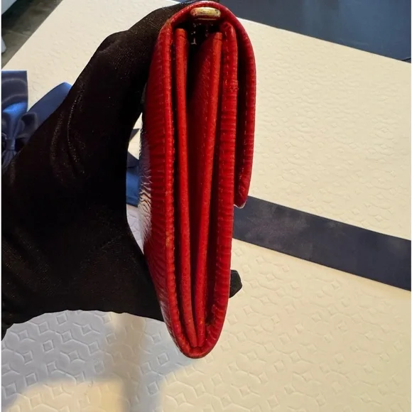 LOUIS VUITTON EPI LONG WALLET - Picture 12 of 17